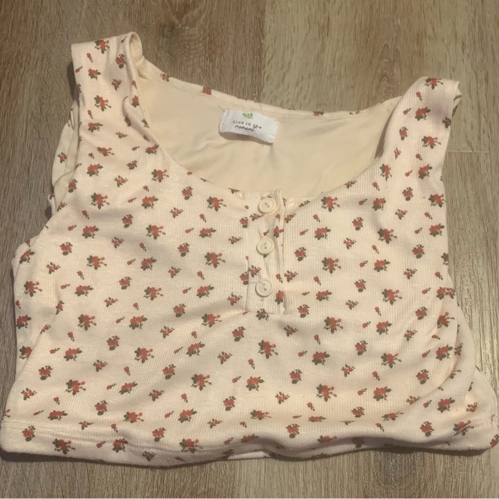 Cropped top with flowers